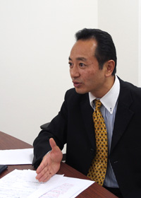 鶴泰治社長